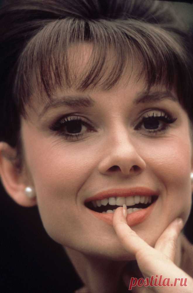 maraqli-sekiller.com_hepburn-audrey_153.jpg (1211×1838)