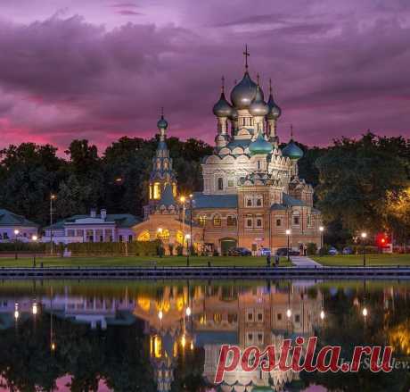 Храм Живоначальной Троицы в Останкино. Москва.
📷 Игорь Соболев