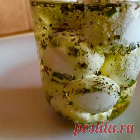 Вкусный сыр из йогурта с ароматными травами