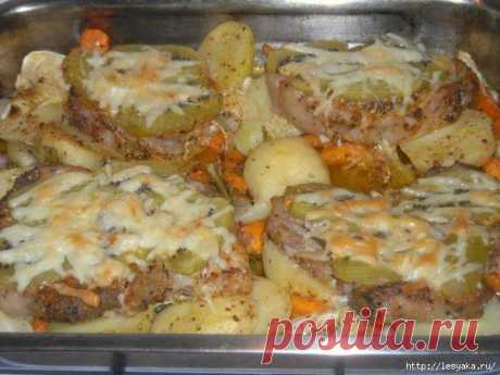 Ароматная свинина с киви и овощами.
