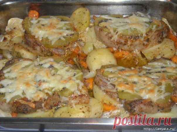 Ароматная свинина с киви и овощами.