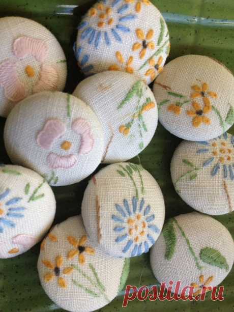 Текстильные пуговицы-броши