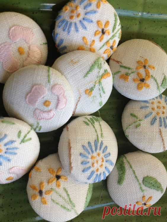 Текстильные пуговицы-броши