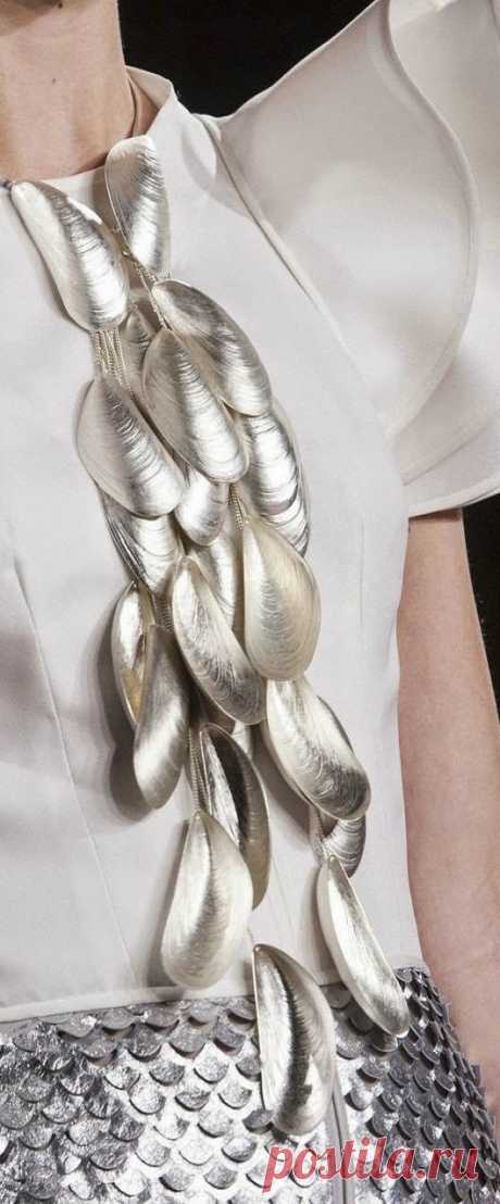 Колье из ракушек Oscar Carvallo at Couture Spring 2013 / Украшения и бижутерия / ВТОРАЯ УЛИЦА