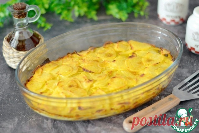 Постная запеканка из сырого картофеля. Вкуснейшая и очень бюджетная запеканка. Она хороша и как гарнир, и как самостоятельное блюдо. Подходит для вегетарианского питания и для Поста. Желательно использовать картофель крахмалистых, а не восковых сортов, тогда запеканка получится намного нежнее.
