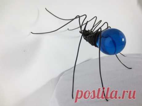 Simple Cerulean Blue Spider Upcycled Art от thedustyraven на Etsy