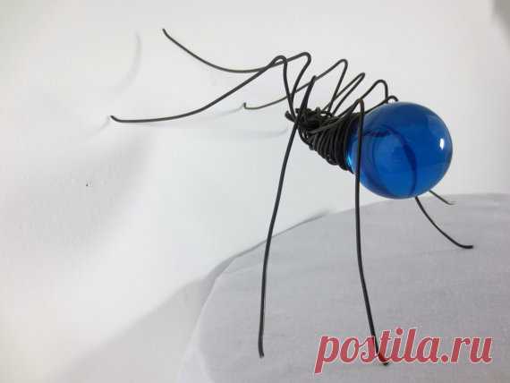 Simple Cerulean Blue Spider Upcycled Art от thedustyraven на Etsy
