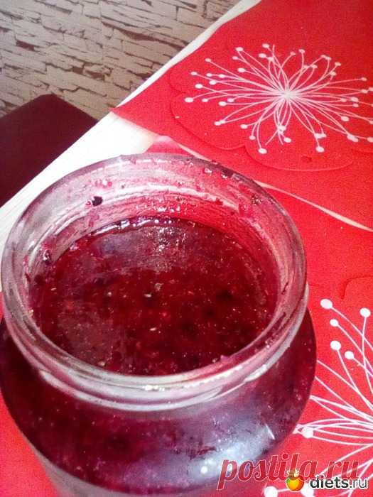 Черная смородина с бананом, апельсином, прокрученная через мясорубку(блендер) с сахаром на зиму-"Живое" варенье