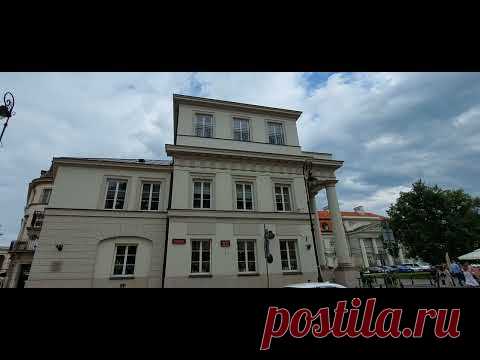 Historia Pałacu Prymasowskiego, w którym dziś mieści się Hotel Bellotto, jest burzliwa, pełna wzlotów i upadków. Jego budowę rozpoczęto pod koniec XVI wieku z inicjatywy biskupa płockiego Wojciecha Baranowskiego. Gdy biskup został prymasem, Pałac przekazał kapitule gnieźnieńskiej – w roku 1610. Niestety, w latach najazdu szwedzkiego 1655-1660 Pałac uległ zniszczeniu. Odbudową zajął się mający skłonność do barokowego klasycyzmu Józef Fontana. Jednak już w 1704 budynek po raz kolejny został spusto