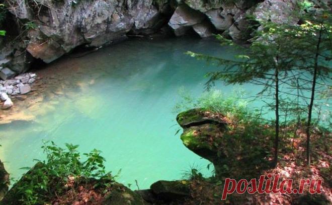 Голубые лагуны в Украине: чистейшие озера и карьеры для купания - Ukraine is Невероятные красочные пейзажи и райские  голубые лагуны завораживают в рекламных роликах и на картинках в социальных сетях. Не все знают, что такие места существуют и на территории Украины. Предлагаем, более подробно с ними ознакомится. Чистые и красочные озера для купания в Украине Черепашинский карьер Винницкая область Неподалеку от Винницы в Калиновском районе расположен Черепашинский карьер. …