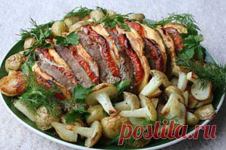 Запеченная свинина с сыром и помидорами