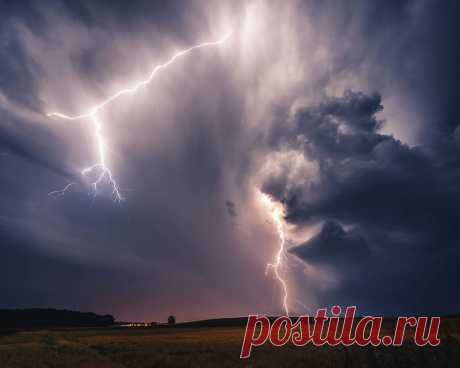 Гигантская молния и радуга попали на один снимок - Погода Mail.ru