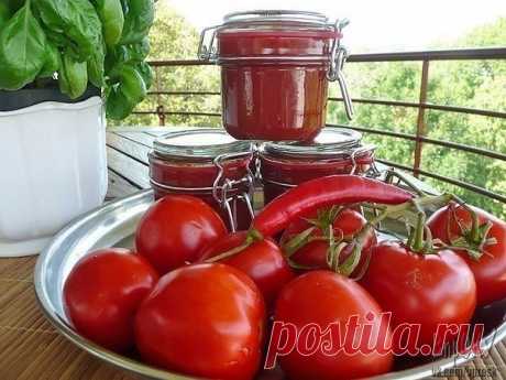 ТОР - 5 рецептов приготовления домашнего кетчупа...!!!
Чем больше появляется в магазинах видов кетчупа, тем меньше вероятность купить настоящий томатный соус с пряностями и приправами… Выход один – готовить кетчуп самим.
1. Соус томатный Классический
Показать полностью…