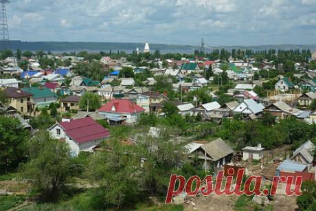 Российский город полностью остался без воды. Российский город Балаково в Саратовской области, население которого превышает 190 тысяч человек, полностью остался без воды из-за аварии. В местной администрации отметили, что на станции фильтрования было отключено электроснабжение. Местные жители обсудили произошедшее в сообществе «Типичный Балаково!» во «ВКонтакте».