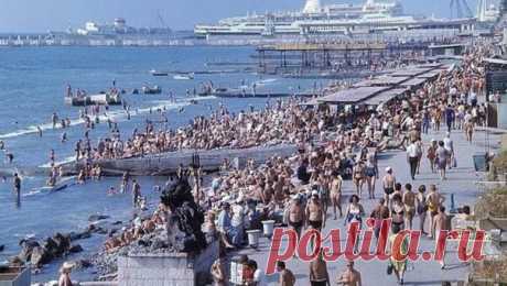 К 1988 году в Сoюзe paбoтaло 16200 сaнaториев, пpoфилакториев и домов отдыха, проживание и лечение в которых граждане оплачивали лишь частично. Право на отдых было не пустым звуком и соблюдалось очень строго. #ретро #ссср #история #позитив #ретро