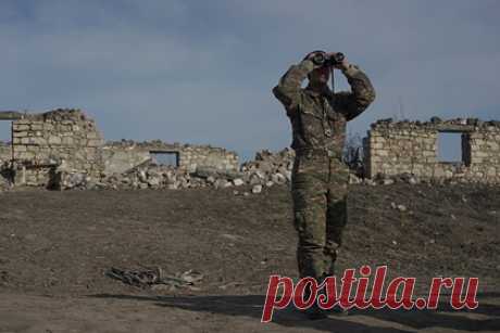 В Армении заявили об обстрелах на границе со стороны Азербайджана. Министерство обороны Армении вечером в пятницу, 13 августа, заявило об обстреле со стороны азербайджанских вооруженных сил на северо-восточном участке границы. Отмечается, что подразделения ВС Азербайджана обстреляли из стрелкового оружия различного калибра армянские позиции.