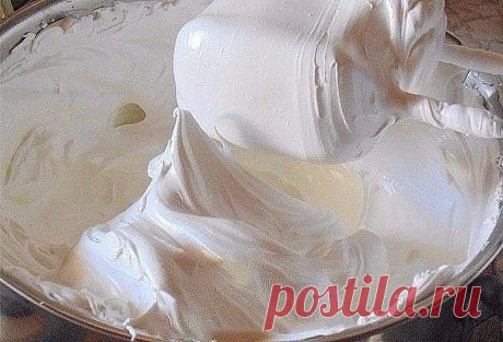 САМЫЙ ВКУСНЫЙ КРЕМ ДЛЯ ТОРТОВ 

Ингредиенты: 

Белок яичный (если мелкие, то 5шт.) — 4 шт 
Сахар — 1 стак. 
Ванилин —1 пакетик 
Кислота лимонная — 1/4 ч. л. 

Приготовление: 

Миксером слегка взбить белки, добавить сахарный песок, ванилин и лимонную кислоту. Ставим на водяную баню, чтобы вода уже кипела и взбиваем миксером 10-15 минут. Масса получится белоснежная и пышная.Когда на креме появятся следы от венчика (крем начнет наворачиваться на венчики), то снять кастрюльку ...