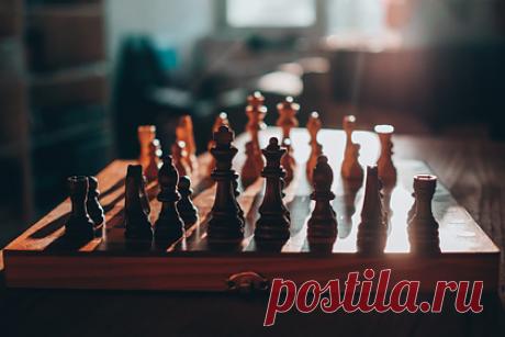 Решена 150-летняя математическая задача о шахматах. Ученые Гарвардского университета решили 150-летнюю математическую задачу, связанную с расположением ферзей на шахматных досках различных размеров. Формально шахматная проблема является задачей оптимизации, поэтому математики смогли разработать алгоритм получения лишь приблизительного ответа.