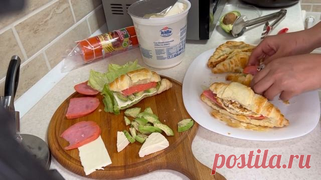 Круассаны на завтрак с индейкой.Французский завтрак.Вкуснятина на завтрак. Круассаны 5штАвокадо-половинаАйсбергСырКрем чизИндейкаЯйцо-3шт