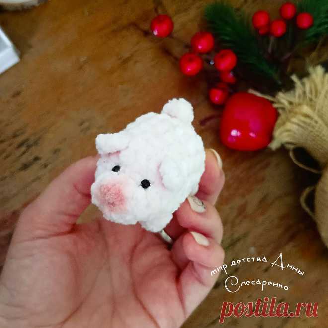 PDF Свиня крючком. FREE crochet pattern; Аmigurumi toy patterns. Амигуруми схемы и описания на русском. Вязаные игрушки и поделки своими руками #amimore - плюшевая свинка, маленький поросёнок из плюшевой пряжи, свинья, поросенок.