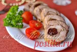 Мясной рулет с черносливом: рецепт