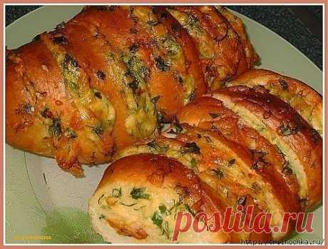 Хрустящий хлеб, пропитанный маслом, сыром и чесноком!.