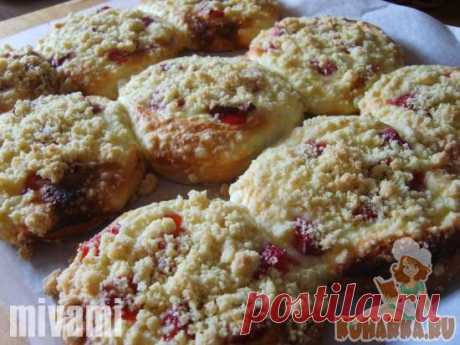 Рецепт: Талеры с начинкой, штройзелем и клубникой! (Quark-Streuseltaler mit Erdbeeren)