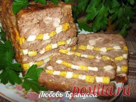 МЯСНОЙ РУЛЕТ «ОЖЕРЕЛЬЕ»
источник https://www.hoziayki.com/2016/07/Domashnij-mjasnoj-rul..
автор Любовь Брянцева

Нарядный, красивый в разрезе и очень вкусный мясной рулет с омлетом и мягким сыром. Он украсит праздничный стол и удивит и своих домашних и гостей. А готовить его совсем не сложно.
Показать полностью…