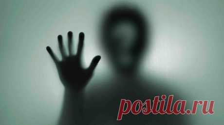 Кто в домике живет?! Здравствуйте, дорогие форумчане!Хочу обсудить одну тему касающейся привидений. Мы купили год назад квартиру. Раньше здесь жила бабушка, но она умерла и мне хозяйка говорила, что не дома(конечно могла ...