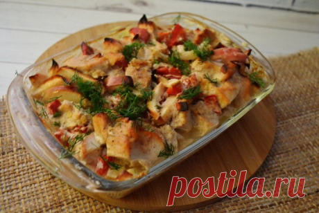 ​Запеченная куриная грудка с яблоками и перцем