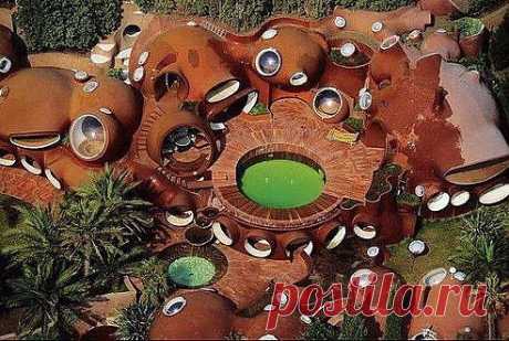 Отель Bubble Palace.Теуль-Сюр-Мере.Франция.Дизайнер Пьер Карден.