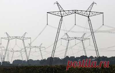 СМИ сообщили, что Западу трудно поставить на Украину оказавшиеся в дефиците трансформаторы. Оборудование из США и стран ЕС может не подойти для украинской энергосистемы, указывает Foreign Policy