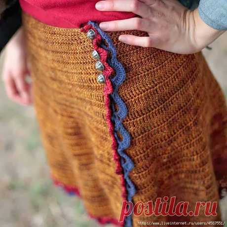 Коричневая юбка.