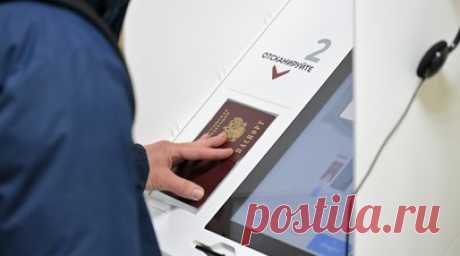 В Москве опечатали урну с бюллетенями из-за вылитой в неё жидкости. Урну с бюллетенями опечатали на одном из избирательных участков в Москве после того, как женщина вылила в неё жидкость. Об этом сообщил заместитель председателя Мосгоризбиркома Дмитрий Реут. Читать далее