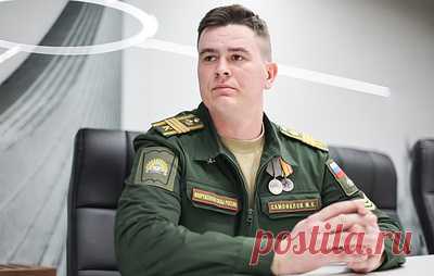 "Буду защищать Родину до конца": как герой СВО Самофалов прорывался через минные поля. Кавалер медали "За отвагу" сержант Максим Самофалов в ходе выполнения задач на изюмском направлении в зоне СВО занимался рискованной и опасной работой. Военнослужащий управлял знаменитой УР-77, известной в войсках как "Змей Горыныч". Боевая машина предназначена для проделывания проходов в минно-взрывных заграждениях, способна заменить десятки саперов и спасти сотни жизней. О…