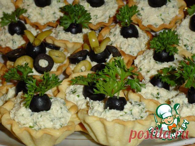 Тарталетки с сырно-куриной закуской.