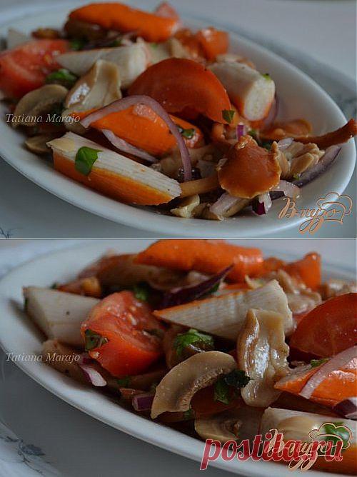 Помидорный салат с крабовыми палочками