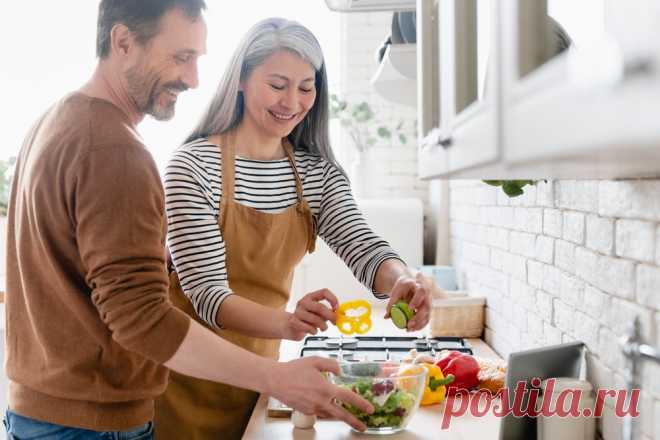 12 продуктов, которые следует избегать в зрелом возрасте – Medaboutme.ru Список продуктов, которые следует исключить из рациона питания в зрелом возрасте. Чем продукты могут быть опасны?