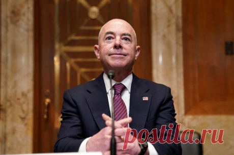 Палата представителей утвердила резолюцию об импичменте главе МВБ США. Документ принят с перевесом в один голос.
