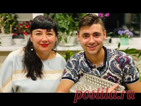 Мама и сын поют под гармонь / Карантин