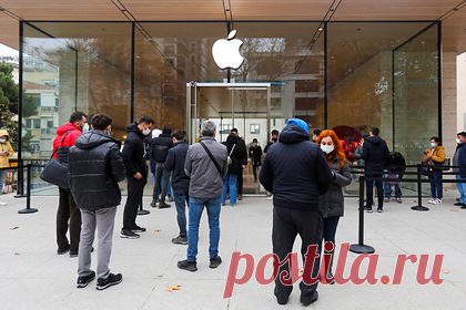 Apple приостановила продажи в Турции из-за обвала лиры. Компания Apple временно приостановила продажи в Турции через свой официальный онлайн-магазин. Такое решение было принято на фоне резкого падения лиры. Из-за обесценивания национальной валюты товары Apple стали стоить дешевле на турецком рынке, чем в случае их частного ввоза из США.