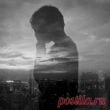 Время сейчас такое…
Искренность? Нет, не видел…
Люди теперь с ценою
В самом гламурном виде…

Книг электронных мода…
Ценности так банальны…
Вместо секретов коды.
Радости виртуальны…

Кажется всё подделкой…
Сердце внутри пустое…
Искренность стала мелкой.
Время сейчас такое…

Мир в цифровом формате...
Нравственность? Нет, не знаю…
Совесть теперь не катит…
Лучше про связь «ВайФая»…

Женщины возмужали,
Дом и семью построят…
Женственней парни стали…
Время сейчас такое…

Волосы к...