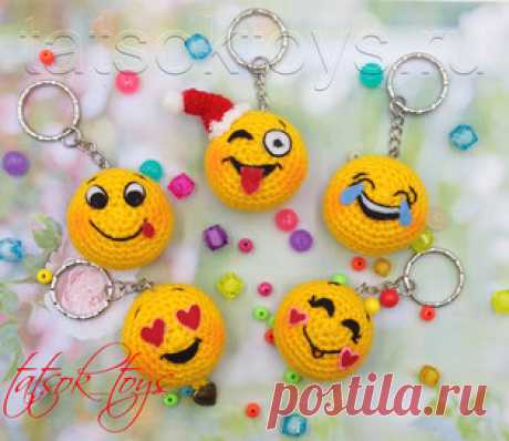 Смайлики-брелочки амигуруми. Схемы и описания для вязания игрушек крючком! Бесплатный мастер-класс от Татьяны Соколовой по вязанию смайликов-брелочков крючком. Размер вязаной игрушки примерно 5 см в диаметре. Для изготовления…