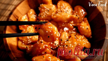 Курица в кляре в медовом соусе Рецепт курицы в медовом соусе понравится всем любителям сочетать мясо со сладкими соусами. Кляр будем готовить самый простой. В него будет погружаться сразу вся нарезанная курица и потом сразу на сков...