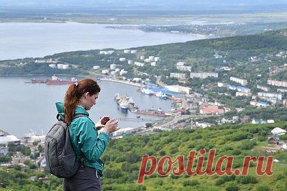 В российском регионе за сутки произошло три землетрясения. На Камчатке за сутки произошло три землетрясения. Об этом сообщается на сайте краевого управления МЧС. Сначала подземные толчки ощущались в Камчатском заливе, их магнитуда составила 5,2. Затем землетрясение магнитудой 3,9 произошло в 177 километрах восточнее Усть-Камчатска. Эпицентр толчков находился в Тихом океане.