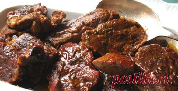 Готовим идеальную говядину! Такой ароматной и сочной я давно не ела 

Можно запросто подавать на праздничный стол!




Ингредиенты:
Говядина — 500 гМорковь (средняя) — 4 шт.Лук — 2 шт.Бульон (мясной) — 3 стаканаКрасное вино — 1 стаканОливковое масло — 3 ст. л.Свежий р…