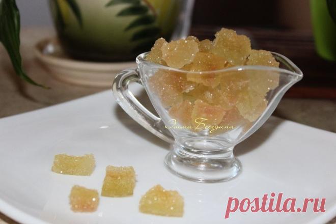 Цукаты из арбузных корок 
Рецепт: арбузные корки 500г, сахар 600г, вода 300мл, лимонная кислота на кончике ножа. 

Арбузные корки очистить от кожуры и красной мякоти, оставив салатовую часть. Нарезать небольшими кусочками. 
Залить водой и варить 10-15 минут. 
Откинуть на сито, чтобы стекла жидкость. 

Сварить сироп с сахаром и водой, добавить лимонную кислоту. 
Опустить отцеженные кусочки арбуза в кипящий сироп и варить 15 минут, помешивая. 
Отставить на 3-5 часов. 
Снова ...