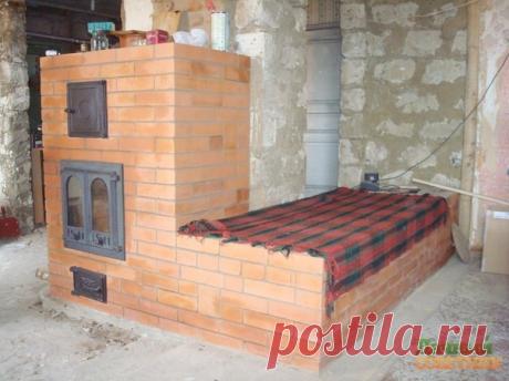 И дымоход под лежанкой. Супер!