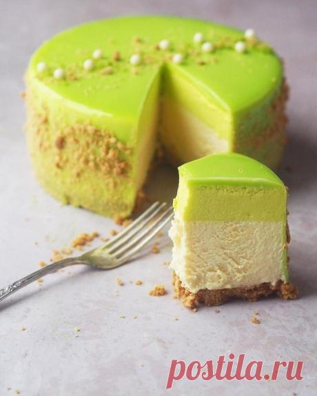 СВЕЖАЯ ПОДБОРКА МУССОВ!
НОВЫЕ РЕЦЕПТЫ! ️
⚜⚜⚜⚜⚜⚜⚜⚜⚜⚜⚜
Мусс из белого шоколада с лаймом
Цедра 1 лайма
Сок 2 лаймов
Шоколад белый 250 гр
Сливки из коровьего молока 33% жирности 150 гр
Яйцо Белок 130 гр
Сахарная пудра
Срежьте цедру с лайма и мелко нарубите.
Измельчите шоколад и насыпьте в миску.
Смешайте в кастрюле сливки с цедрой и доведите до кипения. Вылейте эту смесь на шоколад.
Выжмите сок из 2 лаймов и влейте в шоколадно - сливочную смесь. Температура смеси должна
быть 3...