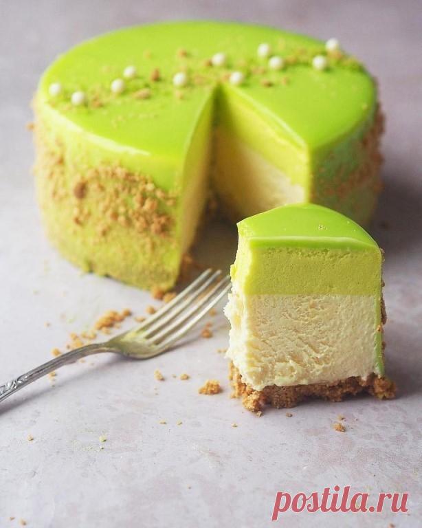 СВЕЖАЯ ПОДБОРКА МУССОВ!
НОВЫЕ РЕЦЕПТЫ! ️
⚜⚜⚜⚜⚜⚜⚜⚜⚜⚜⚜
Мусс из белого шоколада с лаймом
Цедра 1 лайма
Сок 2 лаймов
Шоколад белый 250 гр
Сливки из коровьего молока 33% жирности 150 гр
Яйцо Белок 130 гр
Сахарная пудра
Срежьте цедру с лайма и мелко нарубите.
Измельчите шоколад и насыпьте в миску.
Смешайте в кастрюле сливки с цедрой и доведите до кипения. Вылейте эту смесь на шоколад.
Выжмите сок из 2 лаймов и влейте в шоколадно - сливочную смесь. Температура смеси должна
быть 3...